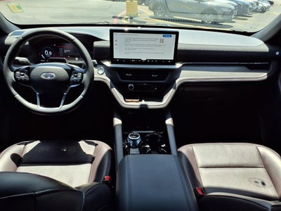 2025 Ford Explorer Platinum®