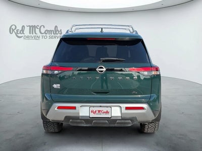 2024 Nissan Pathfinder SL