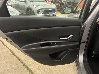 2025 Hyundai ELANTRA Limited