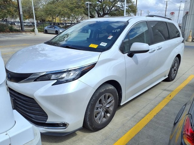 2023 Toyota Sienna XLE