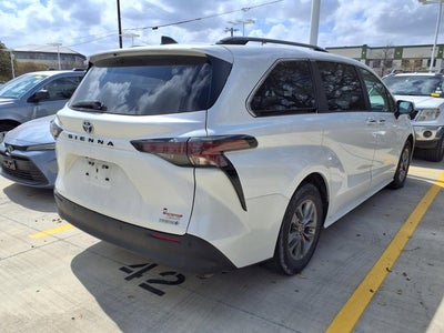 2023 Toyota Sienna XLE