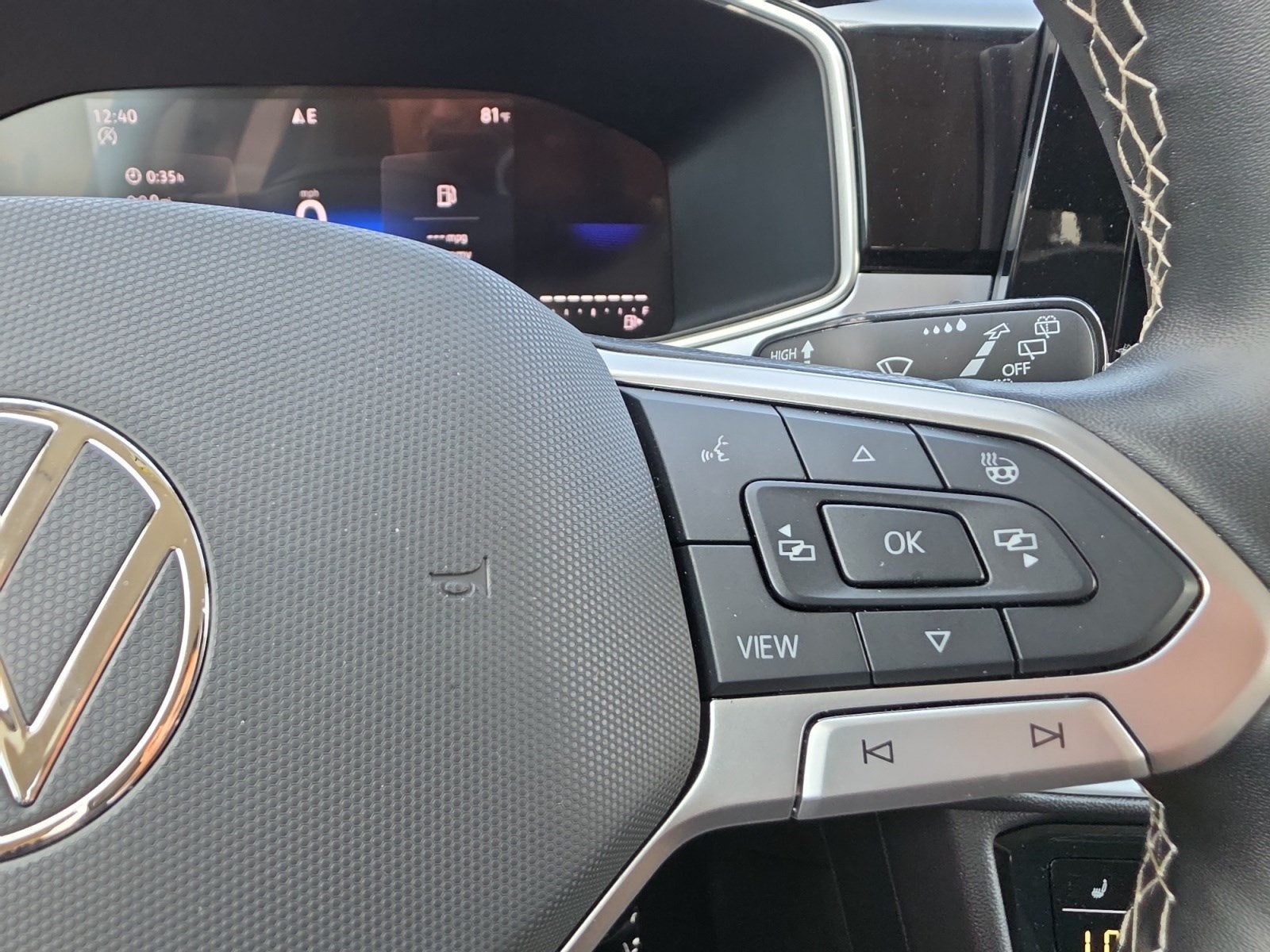 2025 Volkswagen Taos SE