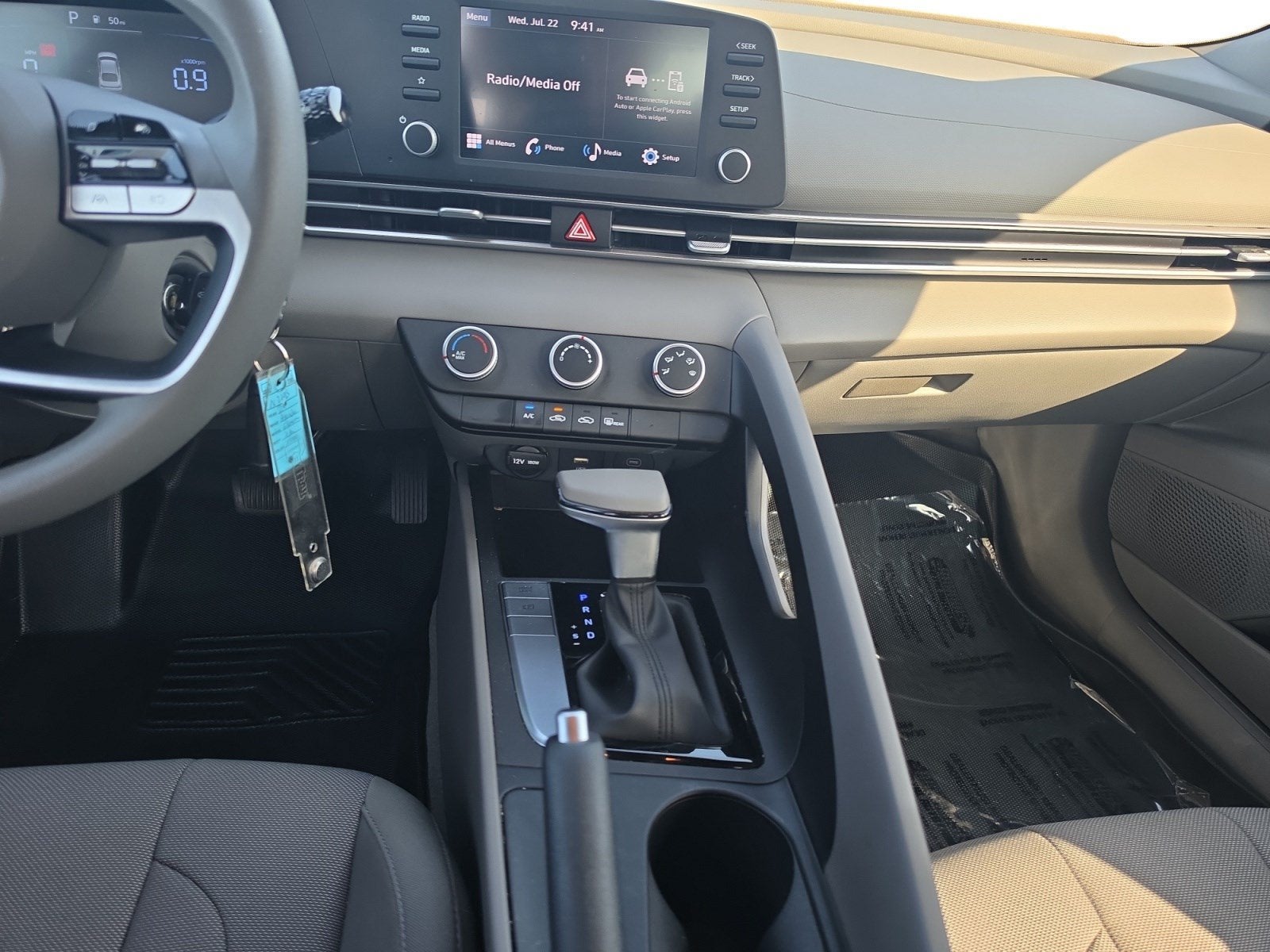 2024 Hyundai ELANTRA SE