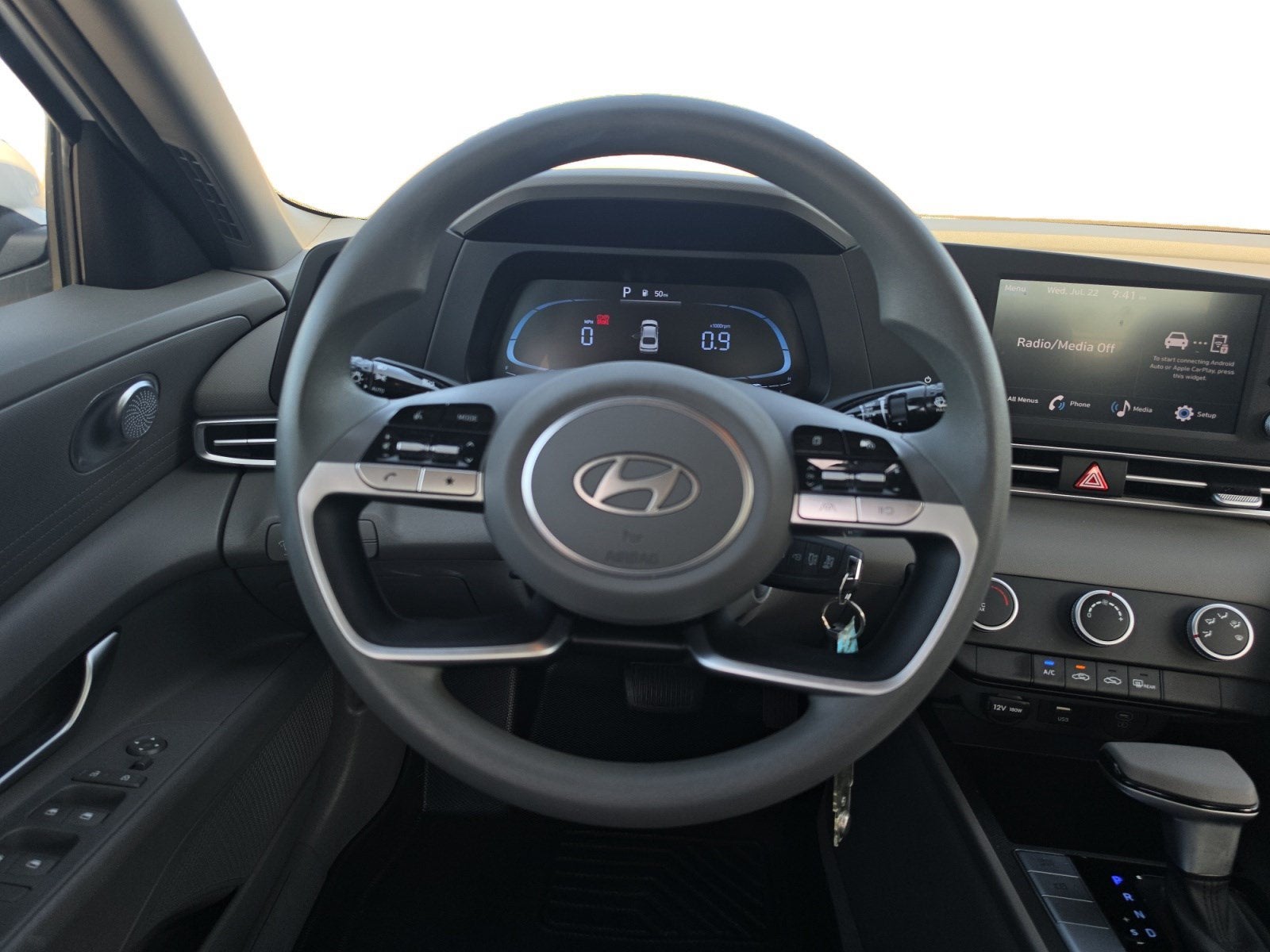 2024 Hyundai ELANTRA SE