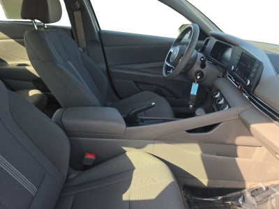 2024 Hyundai ELANTRA SE