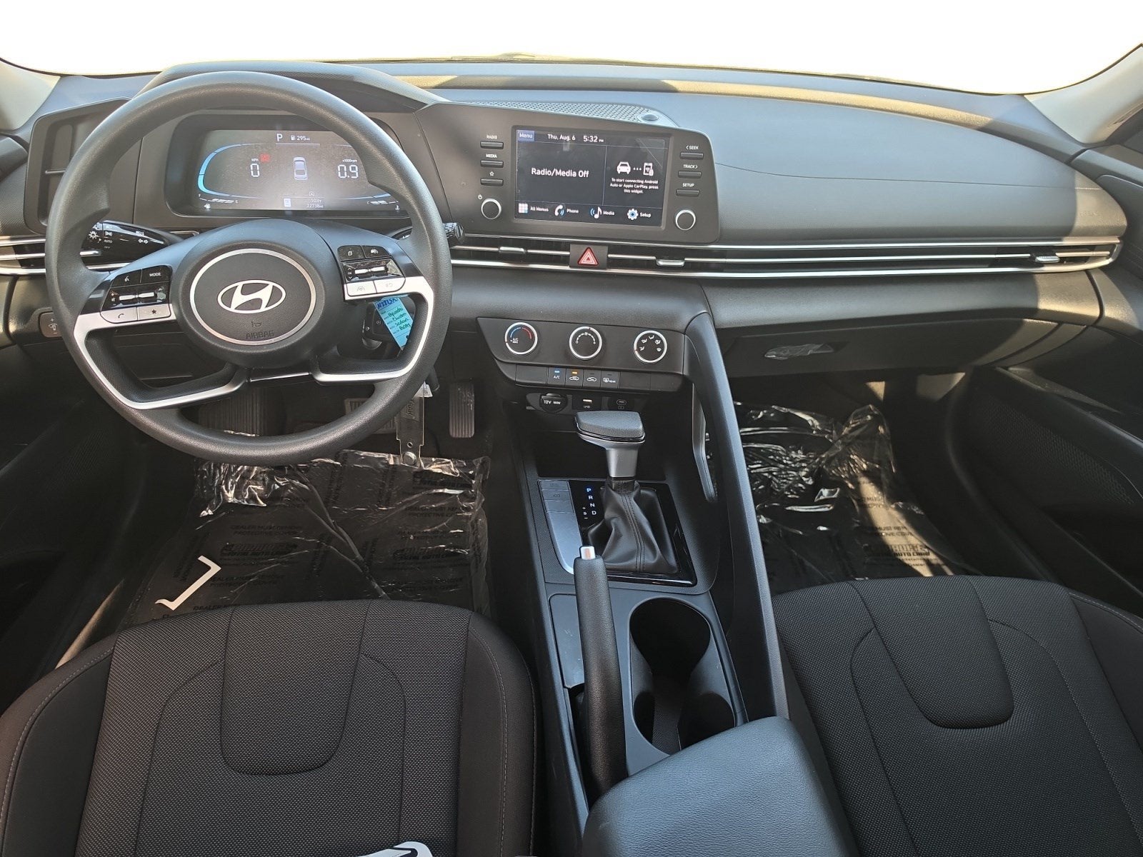 2024 Hyundai ELANTRA SE