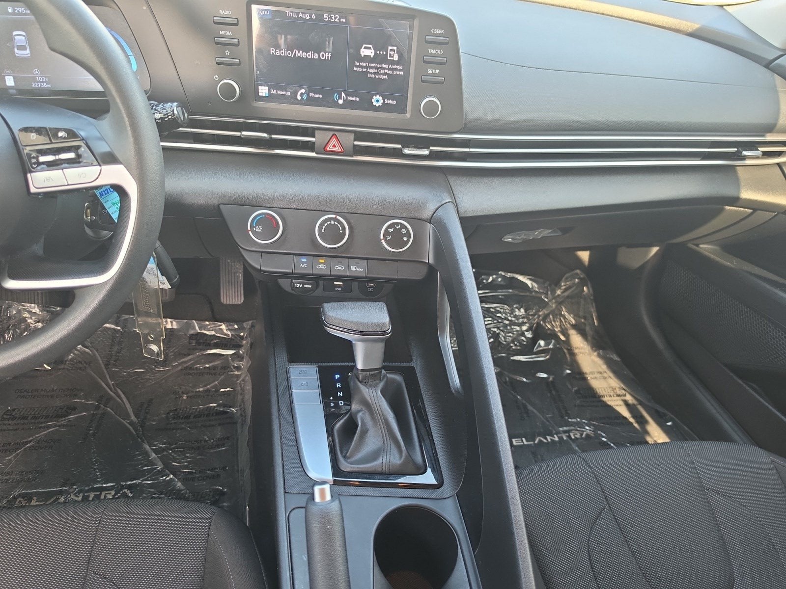 2024 Hyundai ELANTRA SE
