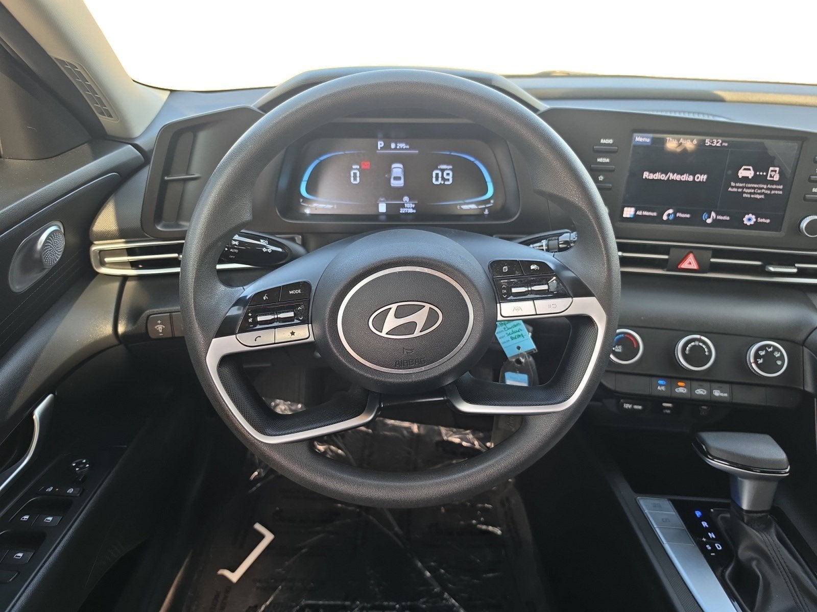 2024 Hyundai ELANTRA SE