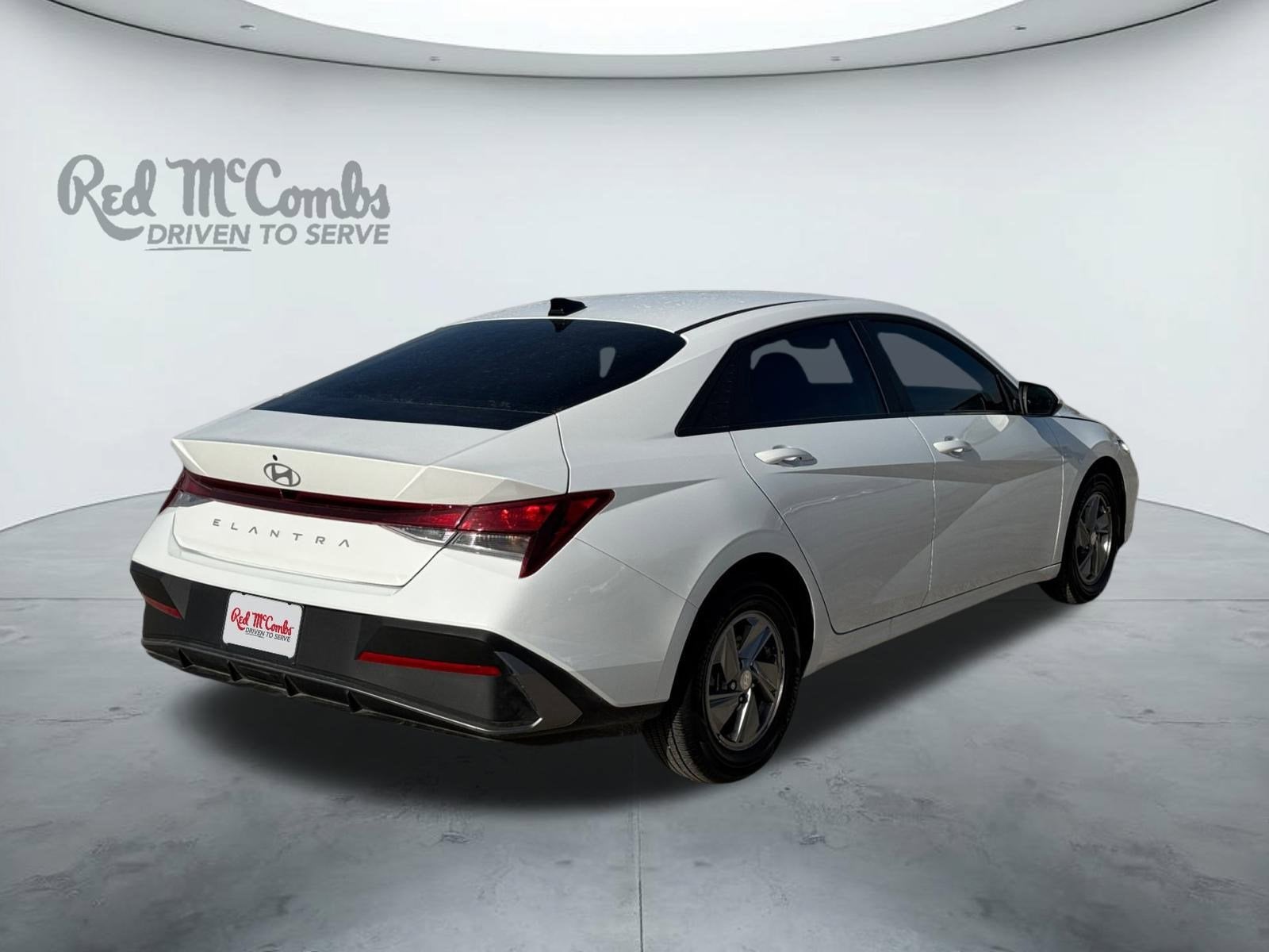 2025 Hyundai ELANTRA SE