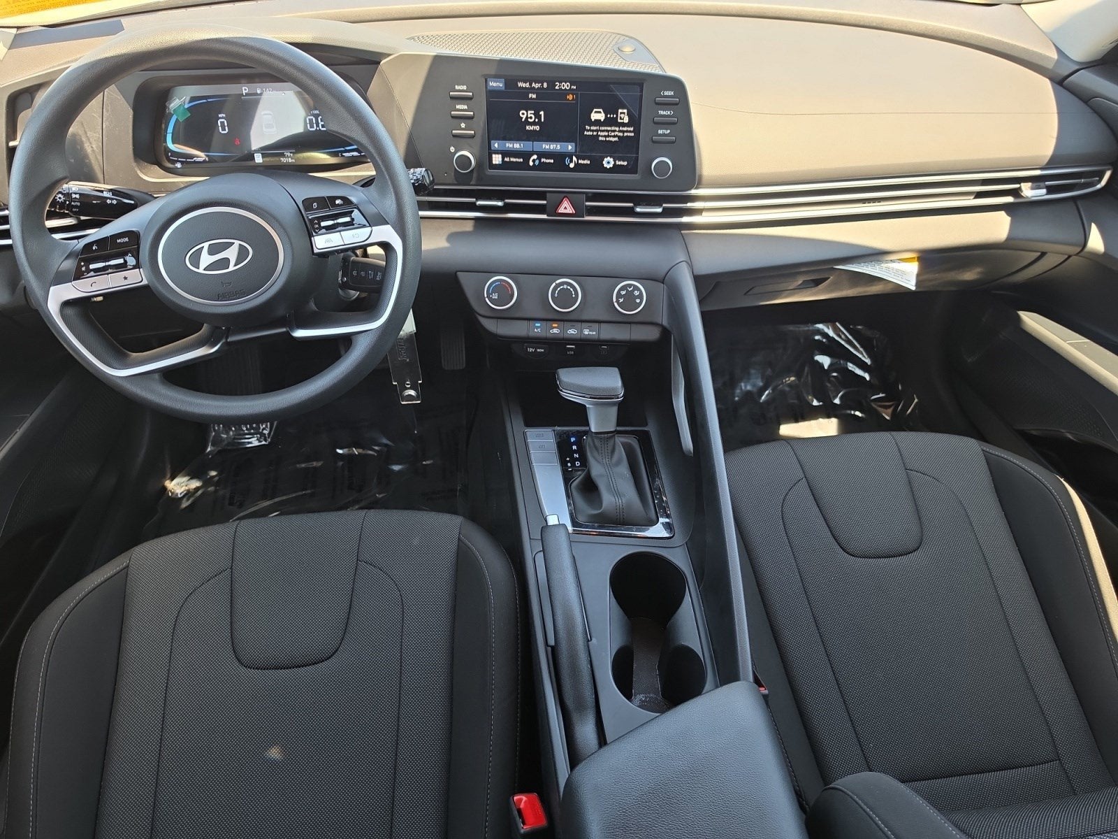 2025 Hyundai ELANTRA SE