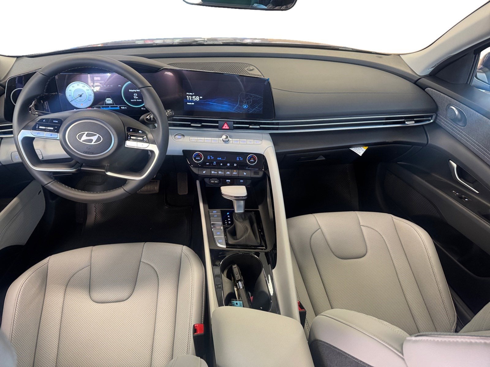 2025 Hyundai ELANTRA Limited