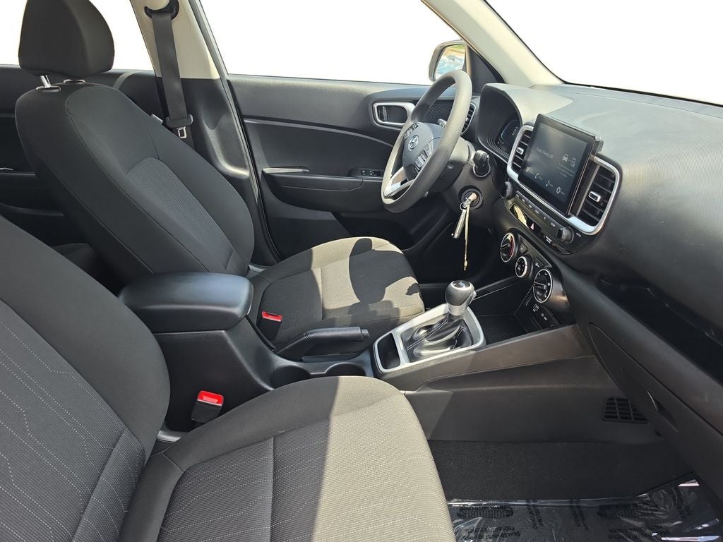 2025 Hyundai Venue SE - Photo 15