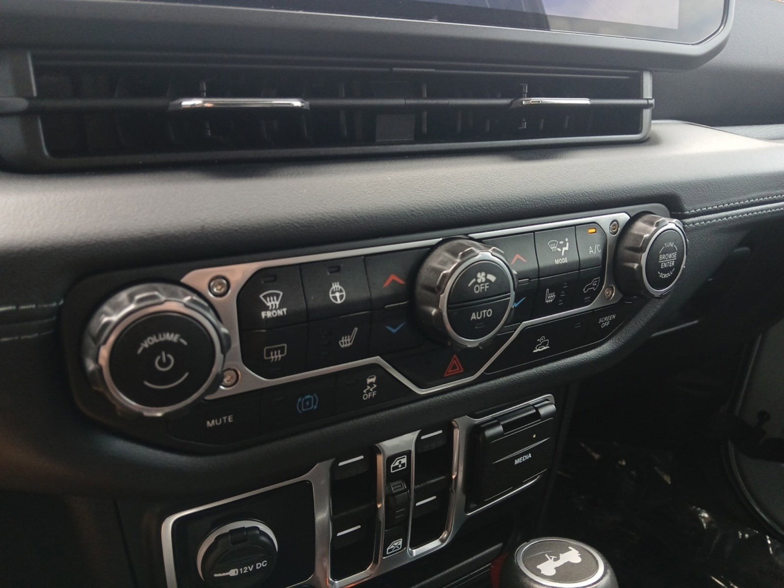 2024 Jeep Wrangler Sahara 4xe W/ PARKVIEW REAR BACK-UP CAMERA
