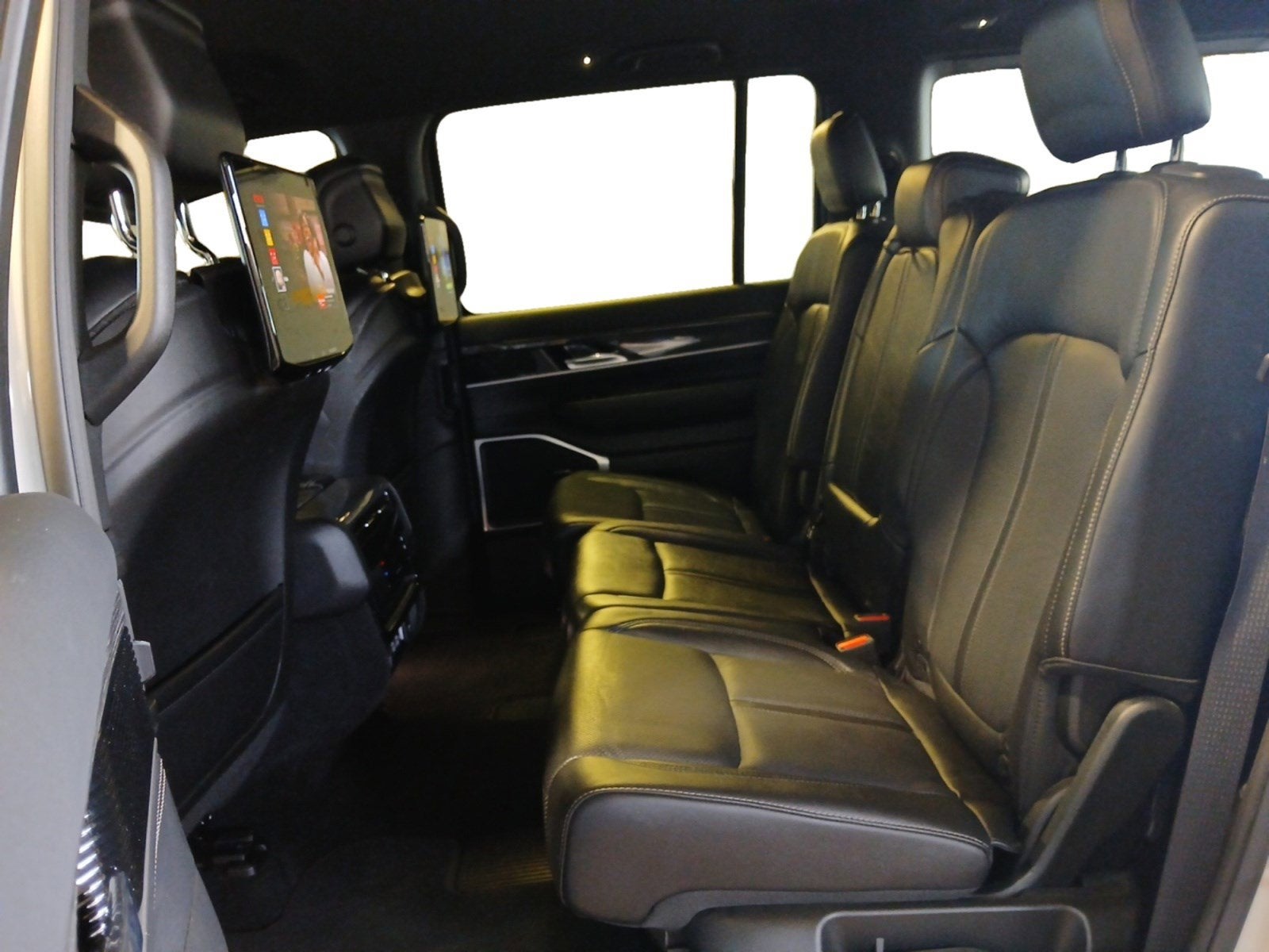 2022 Jeep Wagoneer Series III W/ HANDS-FREE POWER LIFTGATE