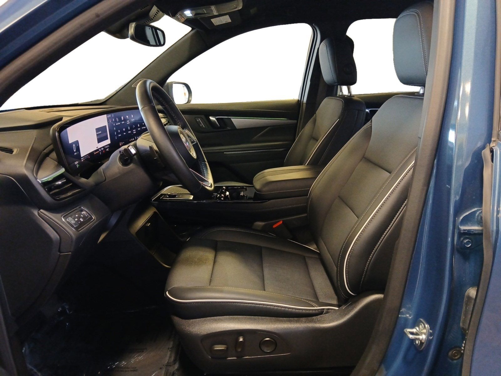 2025 Buick Enclave Preferred W/ HD SURROUND VISION & REMOTE START