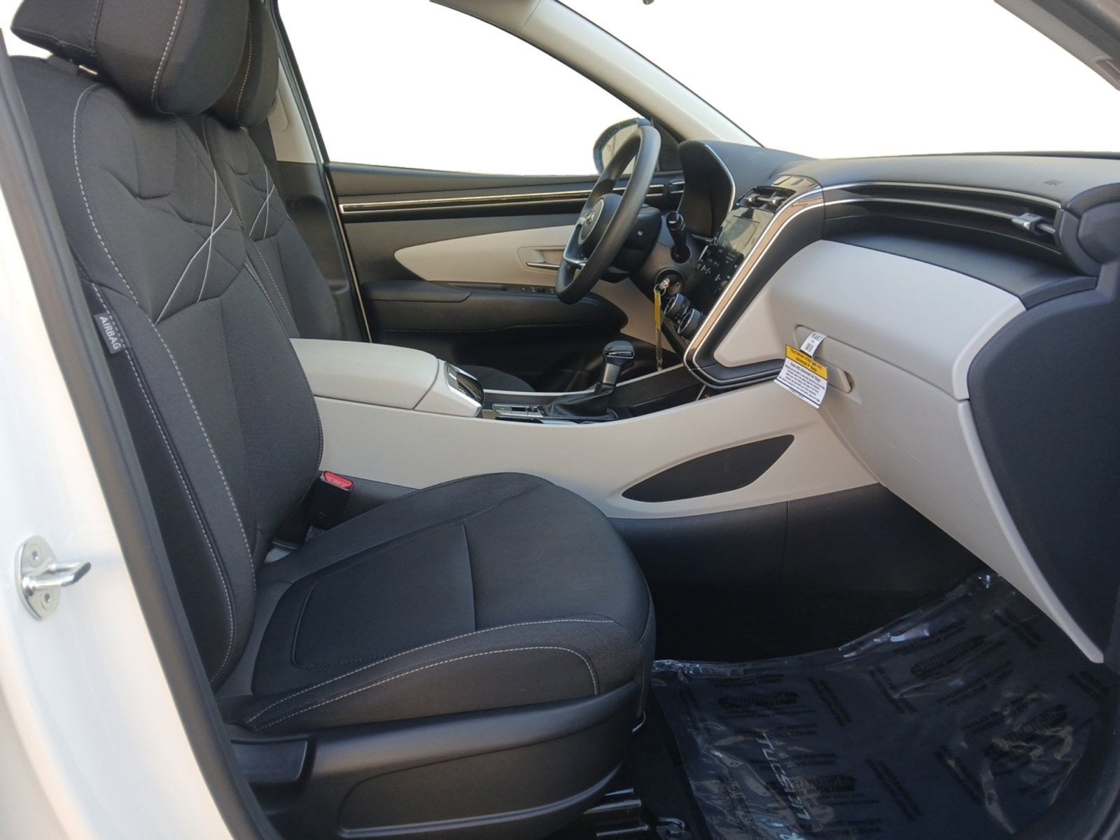 2023 Hyundai TUCSON SE