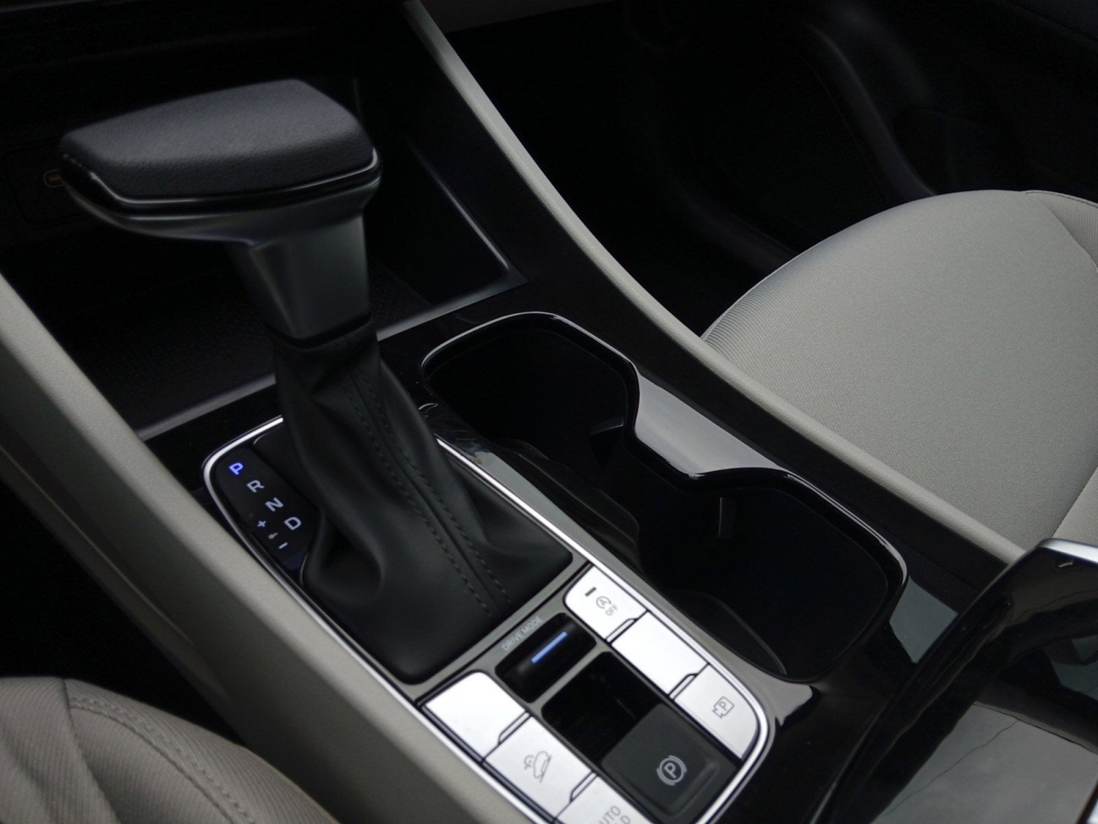 2026 Hyundai TUCSON SEL W/ HEATED FRONT SEATS & POWER LIFTGATE