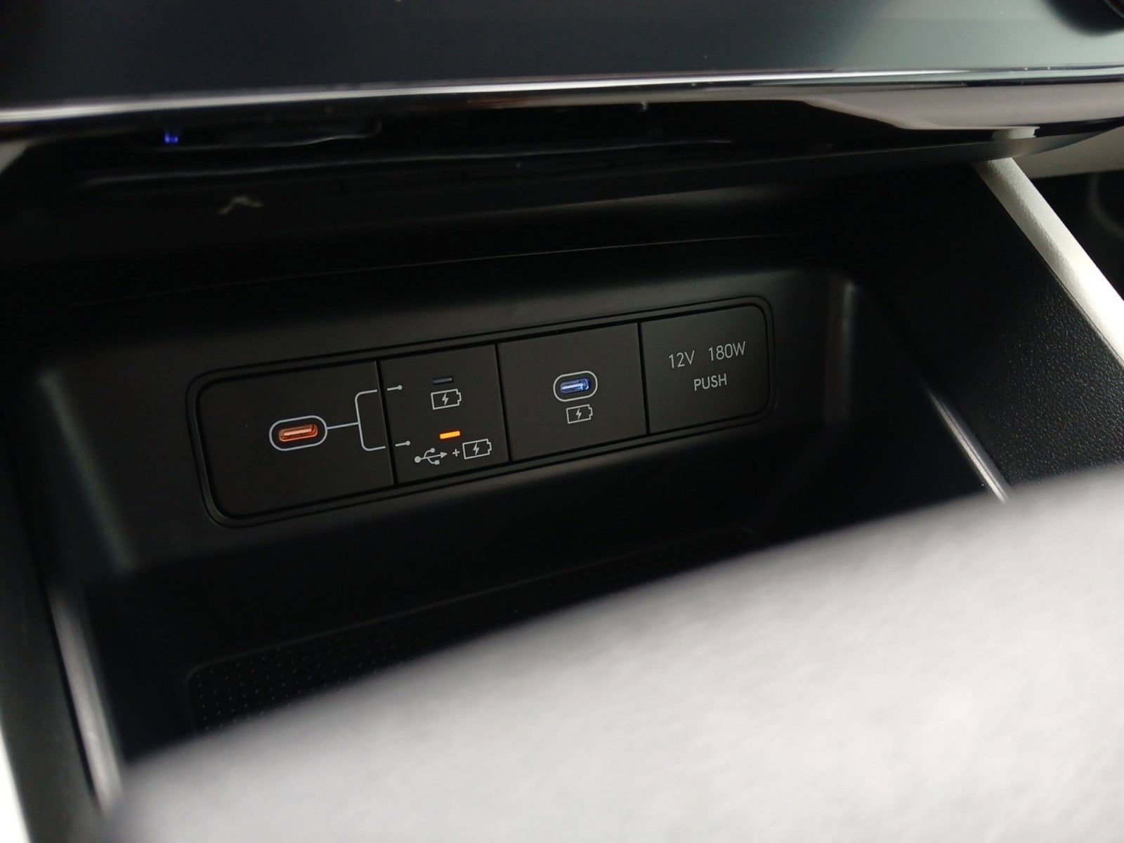 2026 Hyundai TUCSON SEL W/ HEATED FRONT SEATS & POWER LIFTGATE