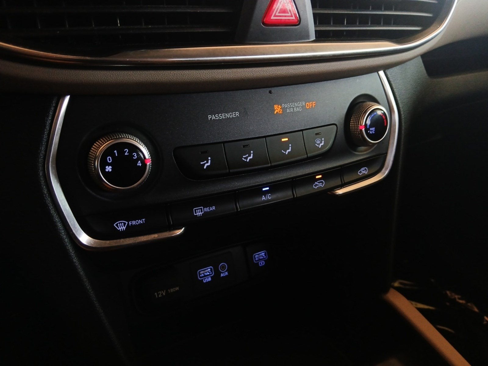 2019 Hyundai SANTA FE SE