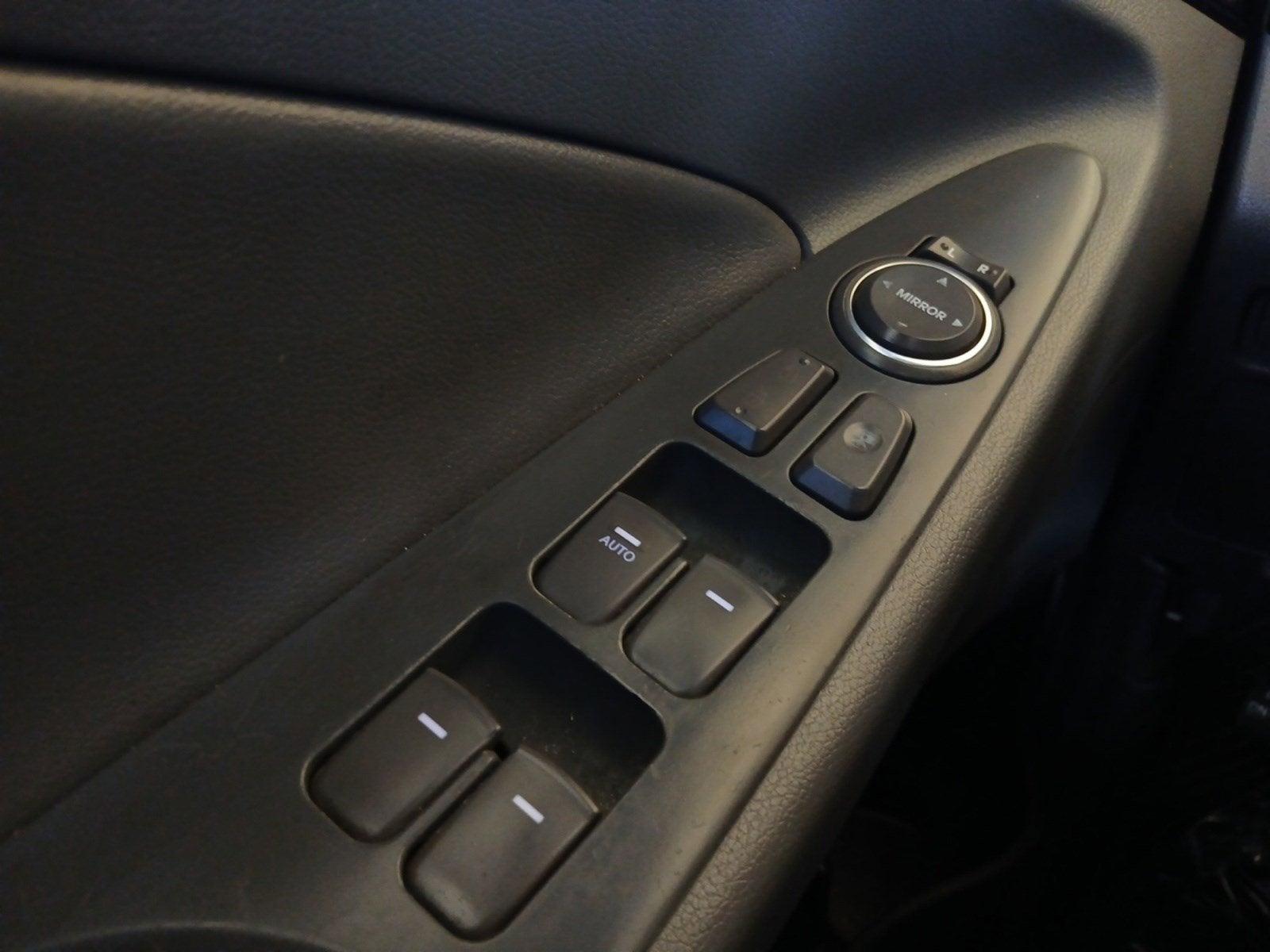 2011 Hyundai SONATA Limited W/ HEATED FRONT SEATS & POWER SUNROOF