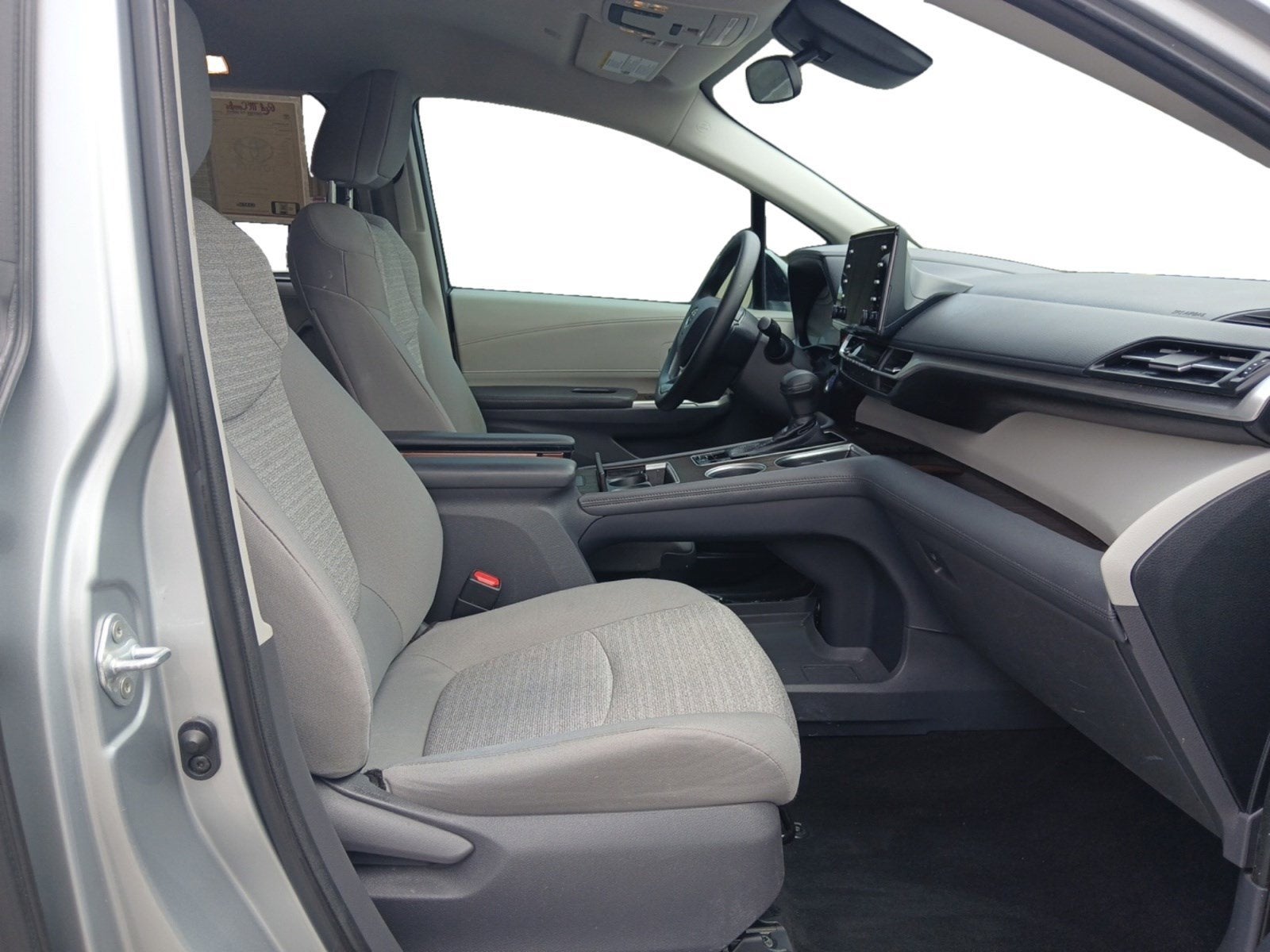 2021 Toyota Sienna LE 8 PASSENGER & AUTO LATCH LIFTGATE