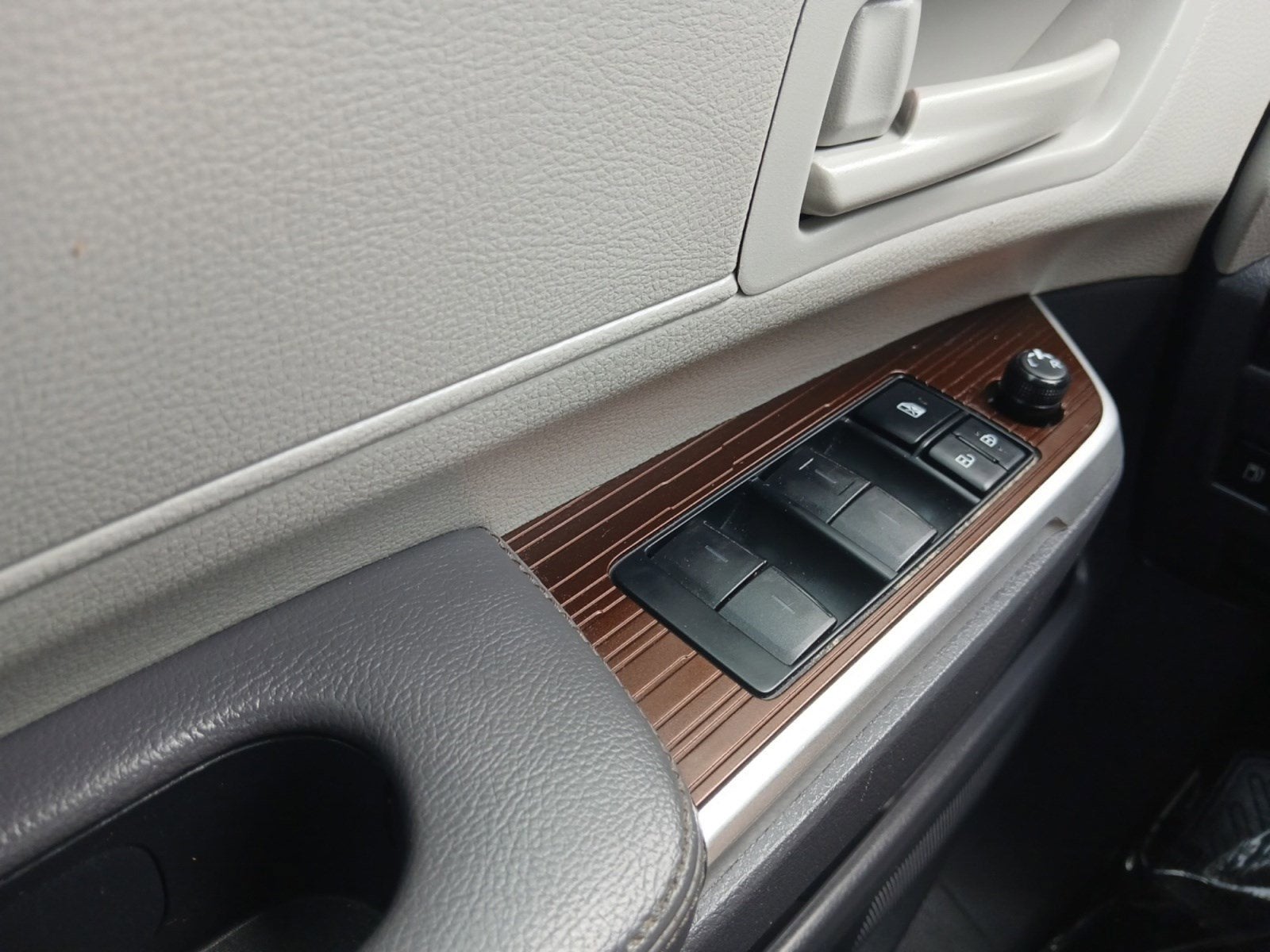 2021 Toyota Sienna LE 8 PASSENGER & AUTO LATCH LIFTGATE