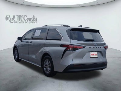 2021 Toyota Sienna LE 8 PASSENGER & AUTO LATCH LIFTGATE