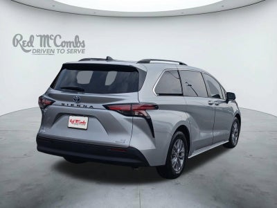 2021 Toyota Sienna LE 8 PASSENGER & AUTO LATCH LIFTGATE
