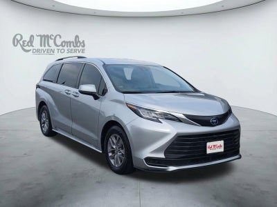 2021 Toyota Sienna LE 8 PASSENGER & AUTO LATCH LIFTGATE