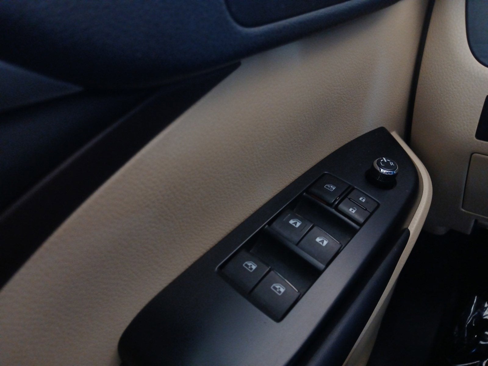 2014 Toyota Highlander LE Plus V6 W/ BACK-UP CAMERA & CRUISE CONTROL