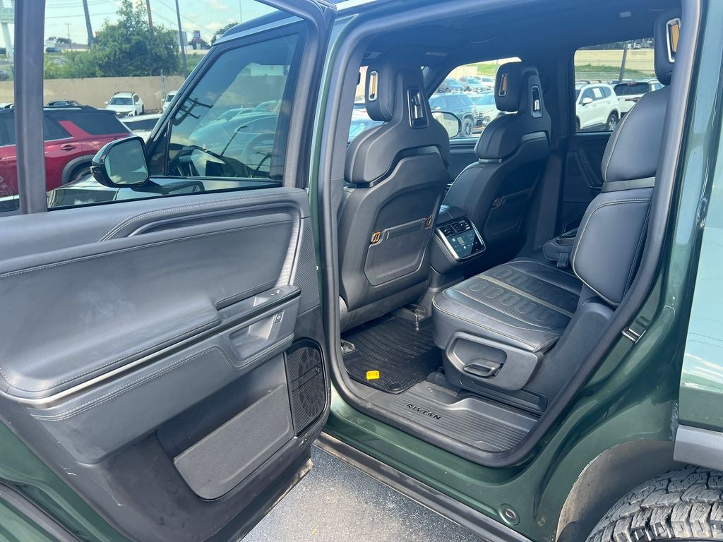 2025 Rivian R1S Adventure