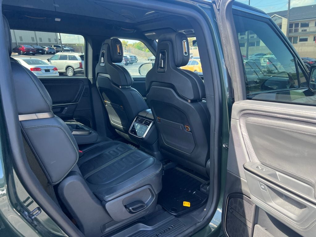 2025 Rivian R1S Adventure