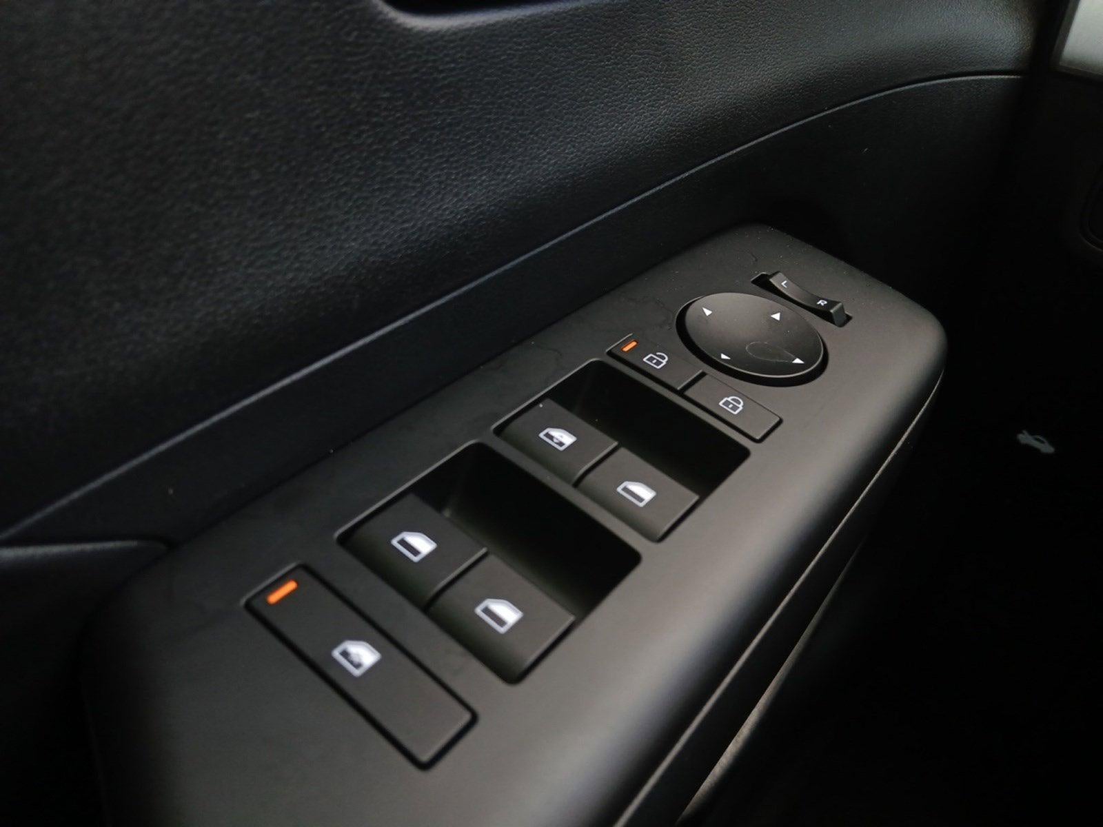 2026 Hyundai KONA SE W/ BLIND SPOT COLLISION WARNING