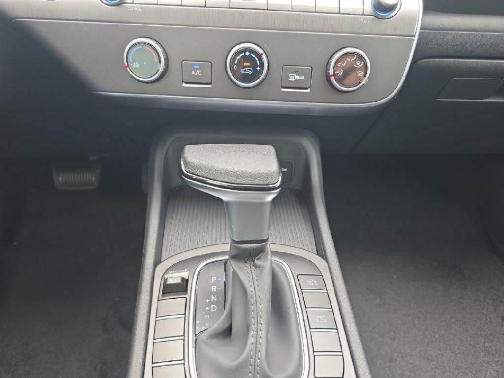 2027 Hyundai KONA SE