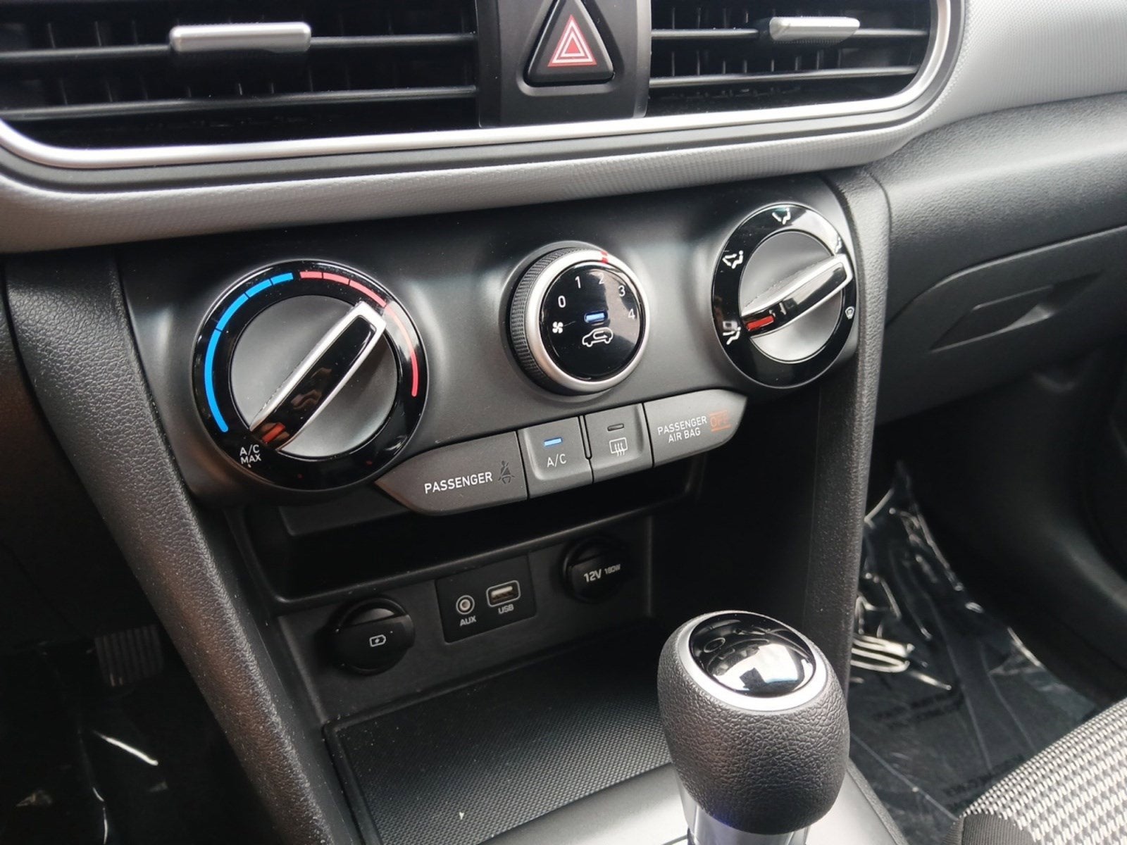 2019 Hyundai KONA SE W/ FORWARD COLLISION AVOIDANCE ASSIST