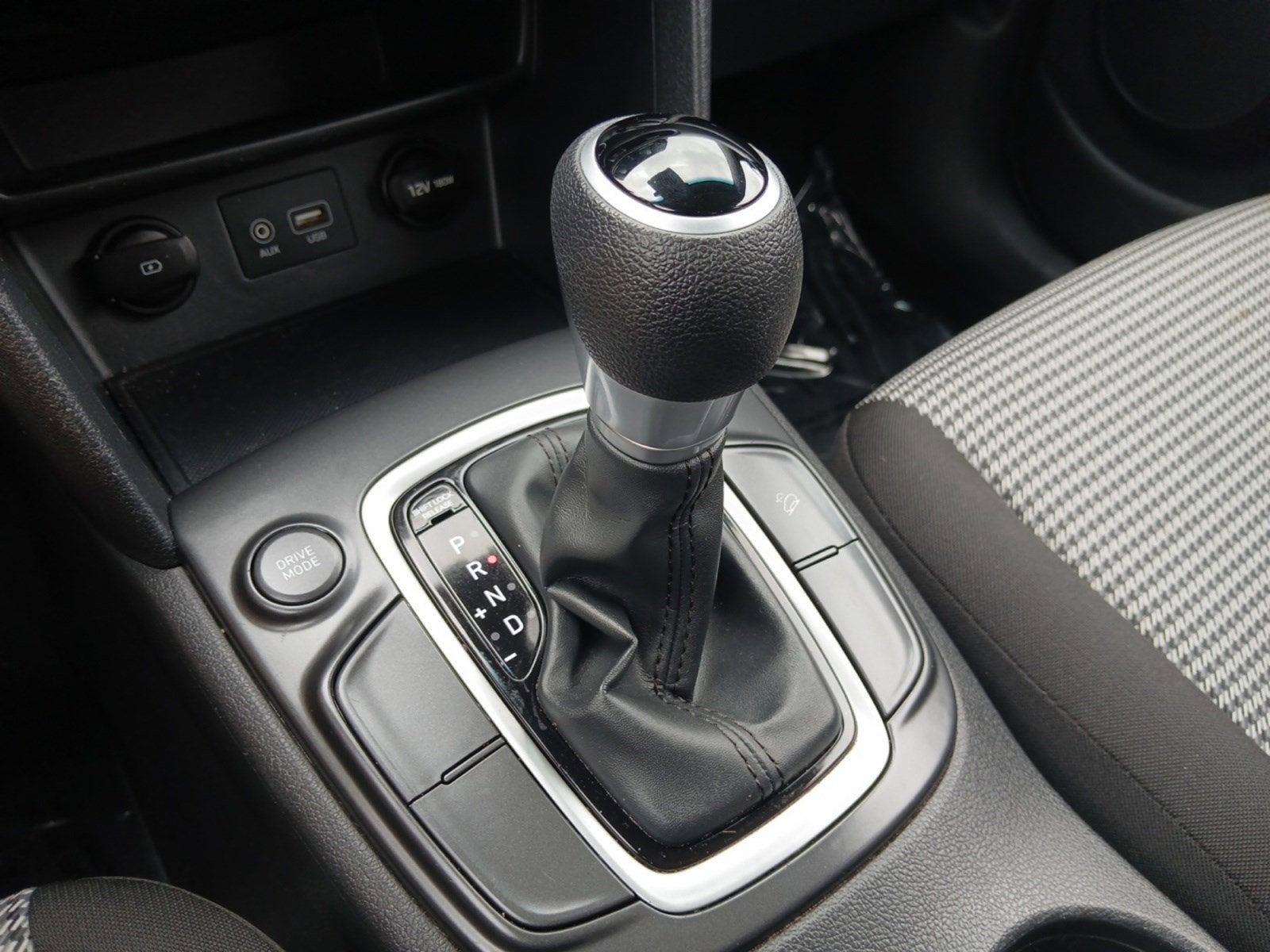 2019 Hyundai KONA SE W/ FORWARD COLLISION AVOIDANCE ASSIST