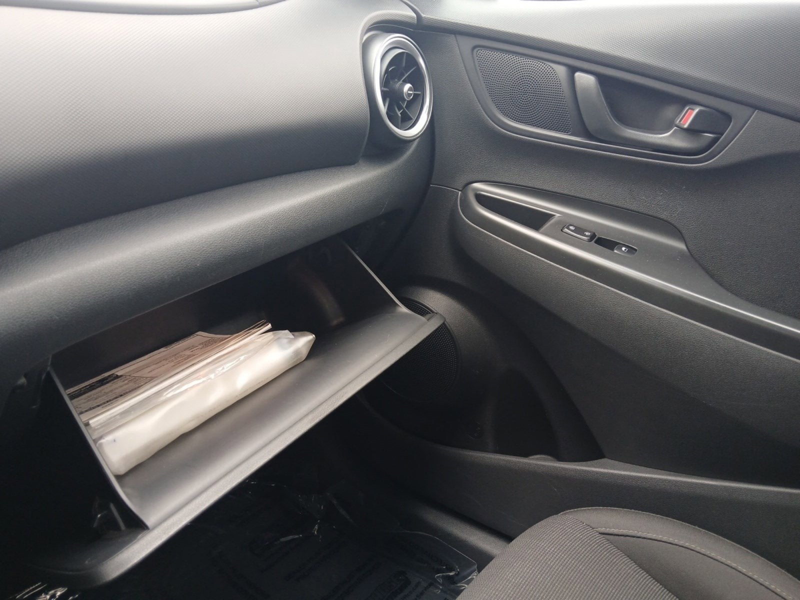 2022 Hyundai KONA SEL W/ REARVIEW CAMERA W/ PARKING GUIDANCE