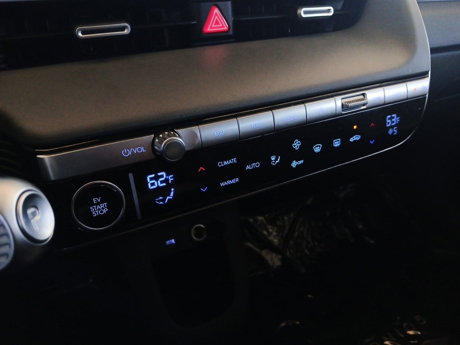 2024 Hyundai IONIQ 5 SE W/ FORWARD COLLISION AVOIDANCE ASSIST