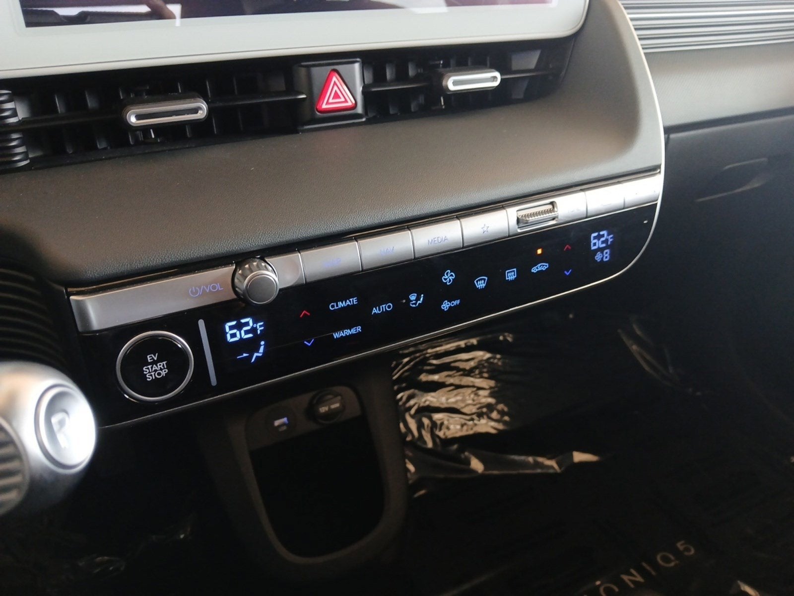 2024 Hyundai IONIQ 5 SEL W/ BLIND SPOT COLLISION AVOIDANCE ASSIST