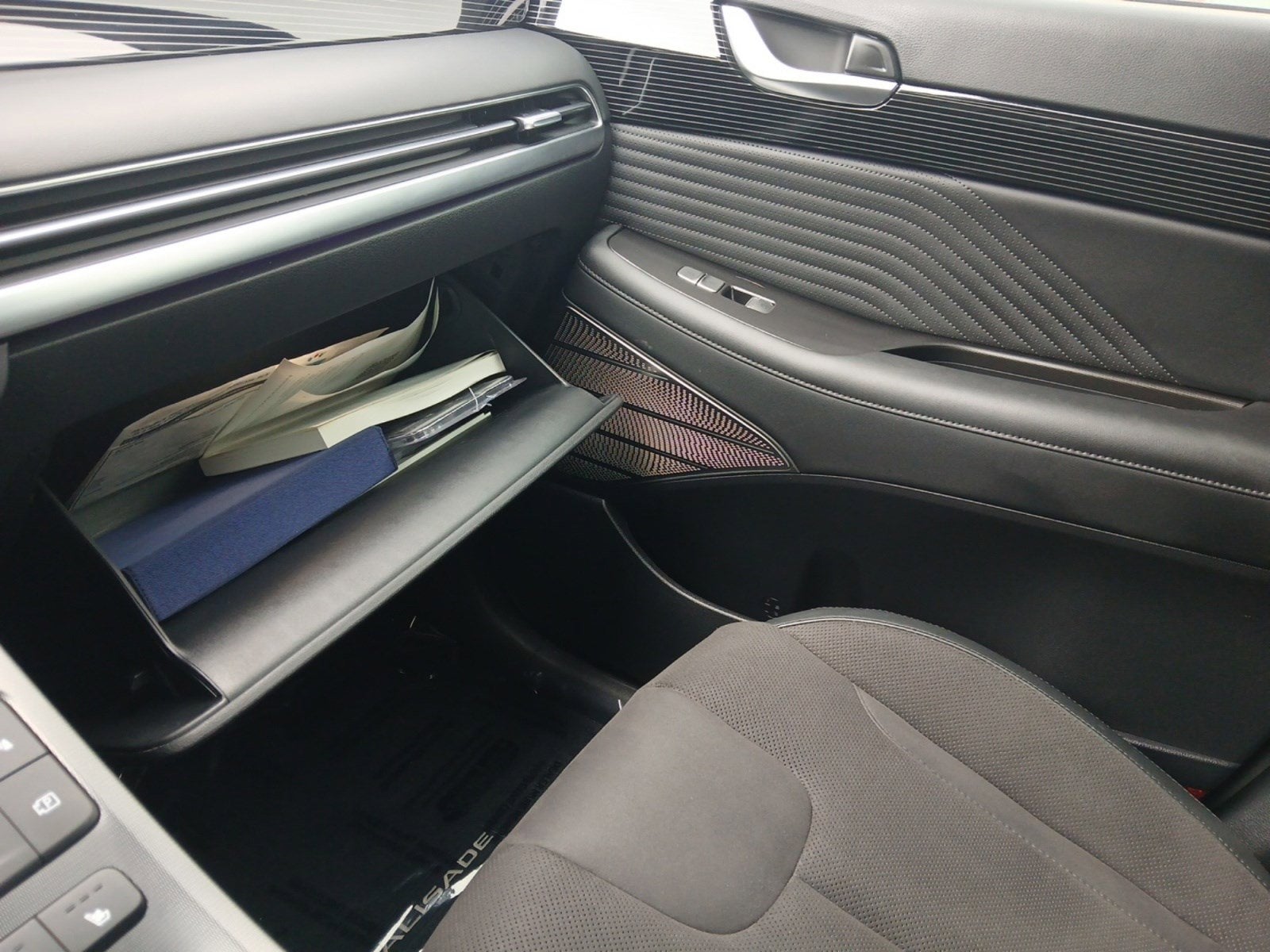 2024 Hyundai PALISADE Calligraphy Night Edition 3RD ROW 7 PASSENGER & 2ND ROW CAPTAIN CHAIRS