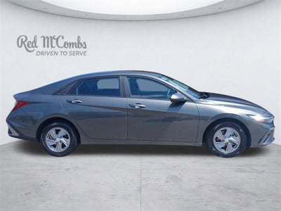 2024 Hyundai ELANTRA SE