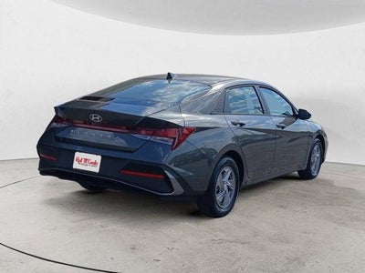 2025 Hyundai ELANTRA SE