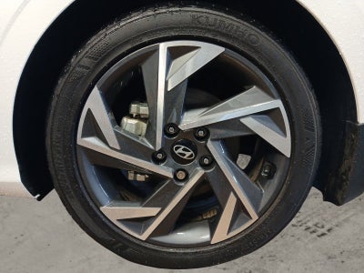 2025 Hyundai ELANTRA SEL Sport W/ REARVIEW CAMERA AND DYNAMIC GUIDELINES