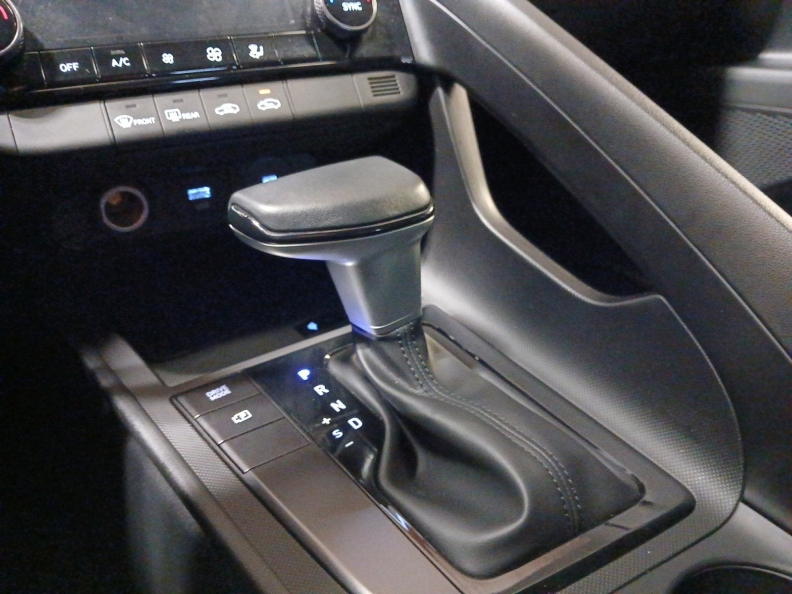 2025 Hyundai ELANTRA SEL Sport W/ REARVIEW CAMERA AND DYNAMIC GUIDELINES