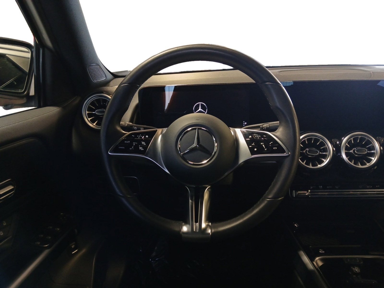 2024 Mercedes-Benz EQB 250+ W/ 3RD ROW SEATS & BACK-UP CAMERA