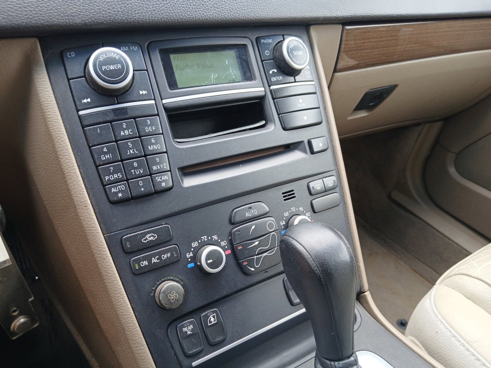 2018 Volvo XC90 T5 Momentum 3RD ROW SEAT W/ 7 PASSENGER CAPACITY