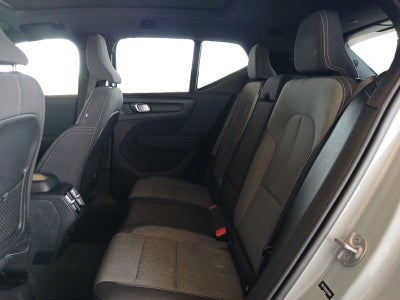 2024 Volvo XC40 B5 Core W/ POWER TAILGATE & PANORAMIC MOONROOF