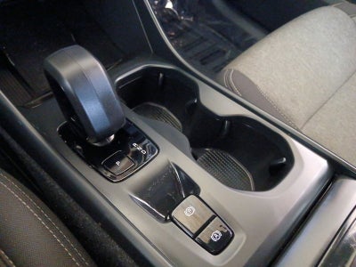 2024 Volvo XC40 B5 Core W/ POWER TAILGATE & PANORAMIC MOONROOF