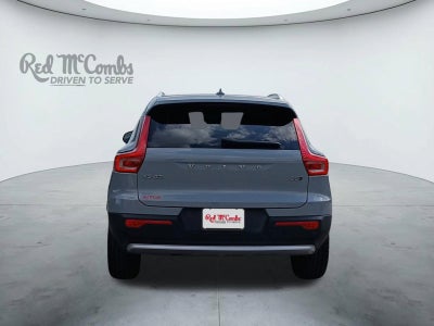 2024 Volvo XC40 B5 Core W/ POWER TAILGATE & PANORAMIC MOONROOF