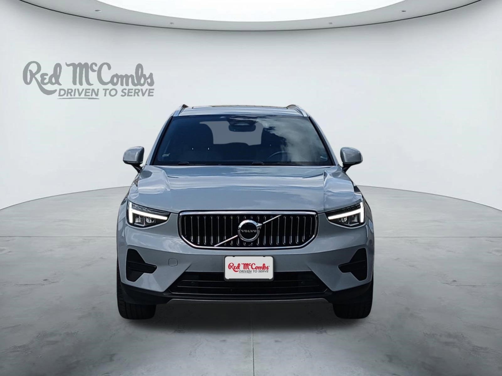 2024 Volvo XC40 B5 Core W/ POWER TAILGATE & PANORAMIC MOONROOF
